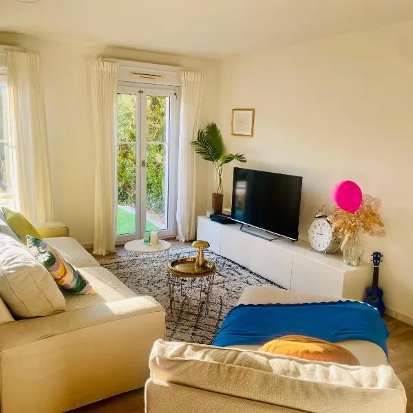 Maison au calme avec jardin proche tram, hotel in Nantes