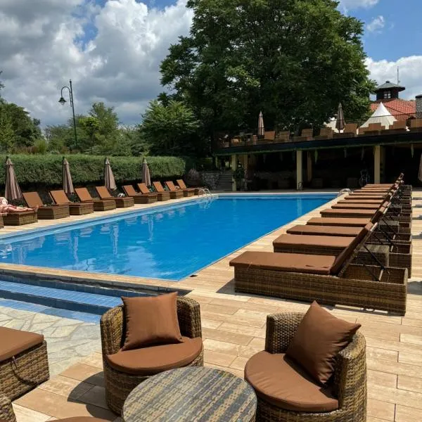 ATOS Srebrno jezero - Villa and Restaurant，位于大格拉迪什泰的酒店