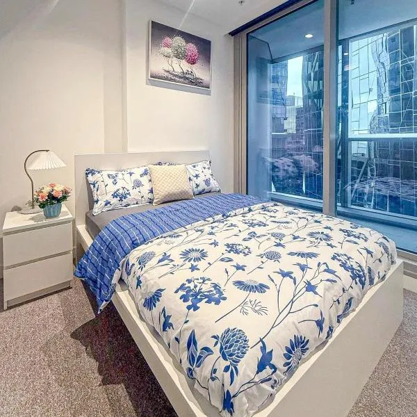 2-Bedroom Apartment in Melbourne CBD with Balcony, Pool & Gym Access, hôtel à Melbourne
