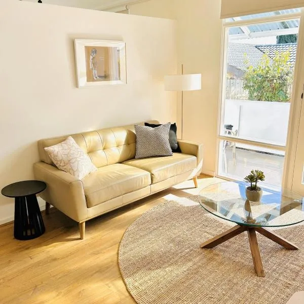 Stunning Modern Self-contained Apartment, hotel en Burnside
