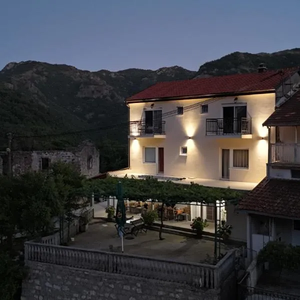 Riječki grad Apartments, hotel in Rijeka Crnojevića