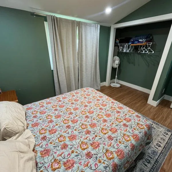 Quiet home near the coast, hotel in Hauula