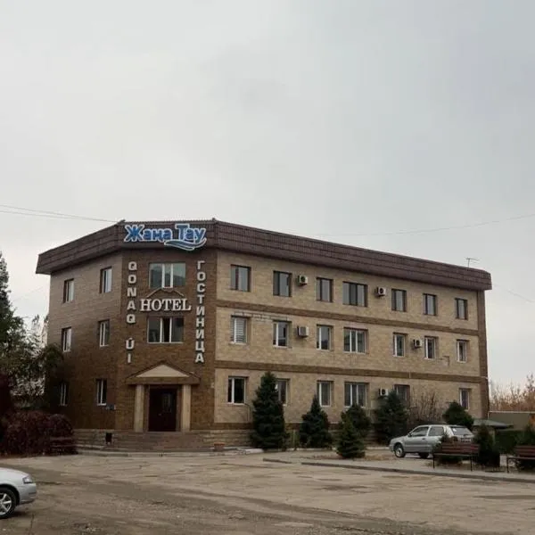 Жана Тау, מלון בסמיי