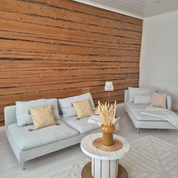 Idyllic wooden house two-room apartment, hotel in Pori