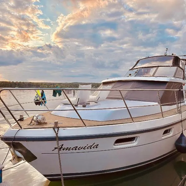 TraumZeitBoot Amavida Yacht auf dem Scharmützelsee Bad Saarow, hotel in Bad Saarow