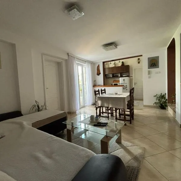 IVN Apartmani, hotel v Tivatu