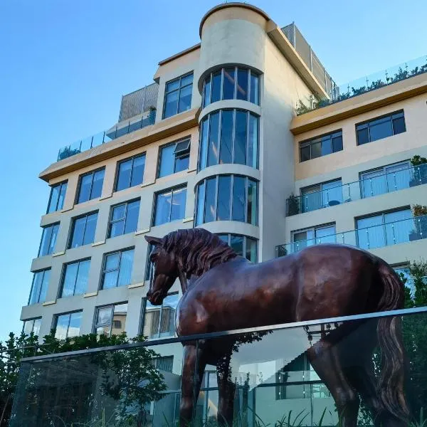 The Purple Horse Hotel 北京紫龙花园酒店 - Beijing Sky Garden Boutique Hotel & Rooftop Infinity Mini Pool & near Forbidden City & Wangfujing & Tiananmen & Nanluoguxiang & Lama Temple，北京的飯店
