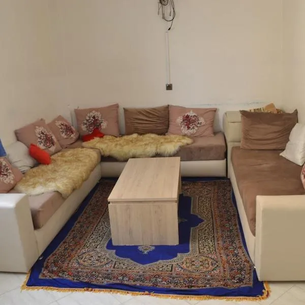 "Cozy apartment with essentials - 10-min drive to the beach and souk", hotel v mestu Agadir