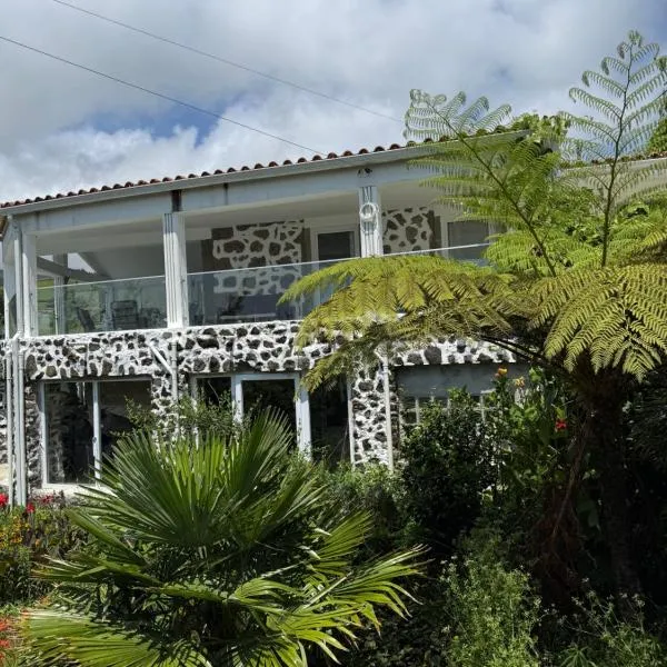 Moradia Terra Chã Sea View 1 to 4 pers, Hotel in Lomba