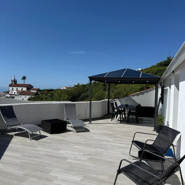 Moradia da Fonte Sea View 1 to 6 p, Hotel in Lomba