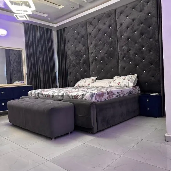 Greenland Homes and apartment, ξενοδοχείο στο Ακούρ
