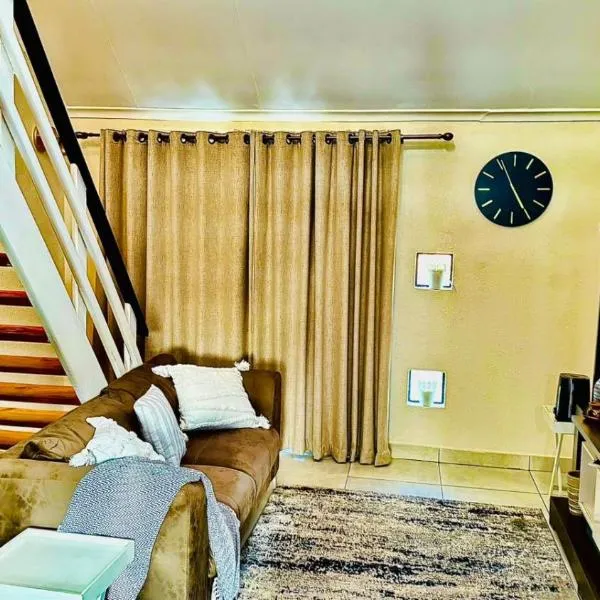 Loft On Grosvenor, hotel di Pretoria