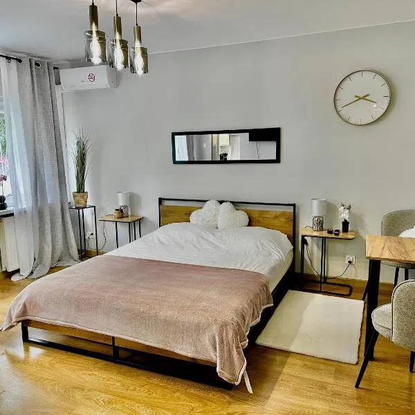 Metro Mlociny Apartament, hotel in Warsaw