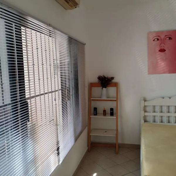 Recámara amueblada en casa, hotel in Comalcalco