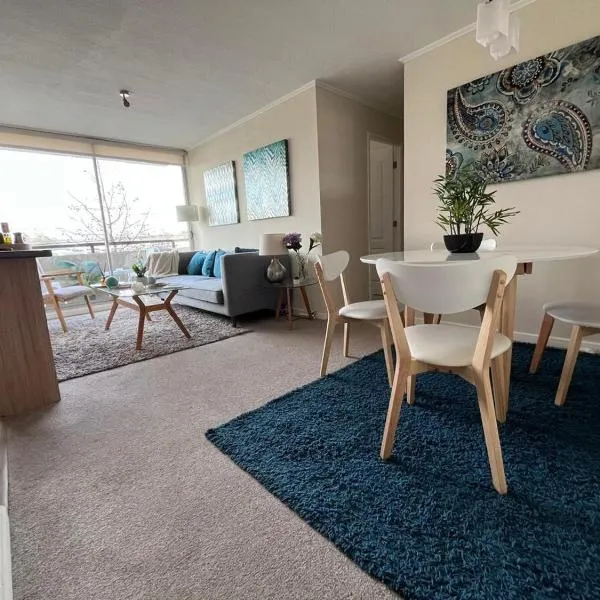 Espectacular depto en condo 2D 2B Full Equipado Wifi Aire Estacionamiento, hotel en Curicó