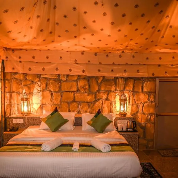 The Carvaans Resort-Luxury Desert Camp Jaisalmer: Jaisalmer şehrinde bir otel