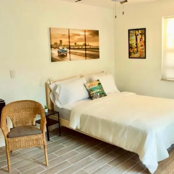 The Havana Nights Guesthouse - Private Stay with Free Parking in the Heart of Miami, ξενοδοχείο στο Μαϊάμι