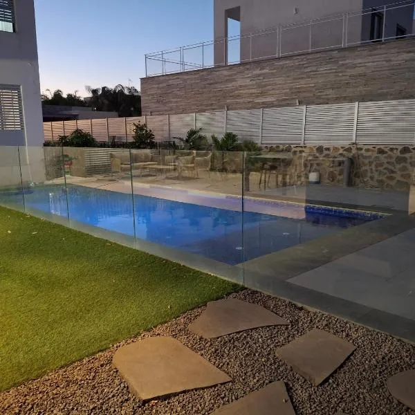 סוויטת בארי , שלווה בגליל העליון, hotel in Mishmār Hāyardin