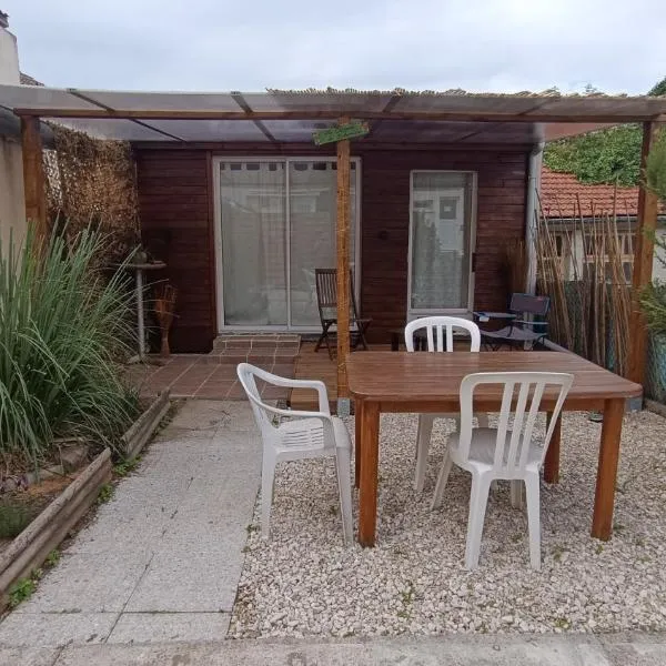 Petit Chalet, hotel i Saint-Quentin