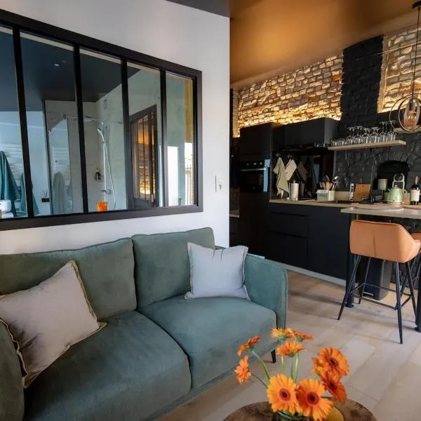 Charme, nature & balneo pour une pause à deux, hotel in Sebourg