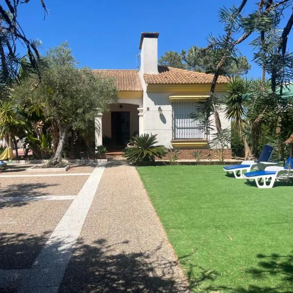 Habitación con baño Malva Piscina, hotel in Lepe