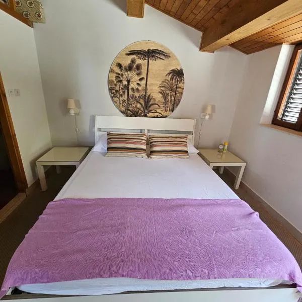 Studio among pines and beach, hotel a Bol