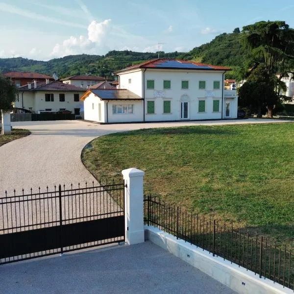 Villa Le Meridiane - apt with kitchen and terrace, hotel in Gambellara