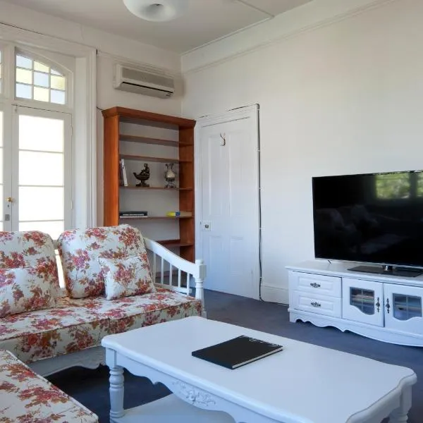 Lowena Cafe and Accommodation, hotel v destinaci Hobart