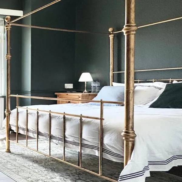 29 The Lodge Boutique Grand Victorian Guest House Near Southampton Cruise Terminal, City Centre & The New Forest National Park - FREE PARKING - HIGH SPEED WIFI, Hotel in Southampton