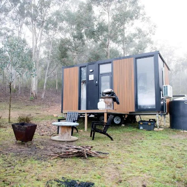 Bundaleer Tiny House 2 by Tiny Away, hotel in Doyles Creek