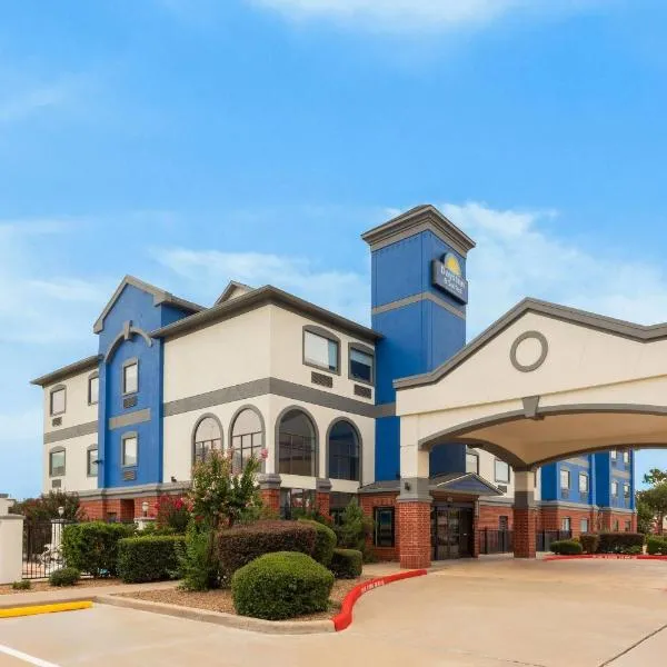 Days Inn & Suites by Wyndham Sam Houston Tollway, hotel in Houston
