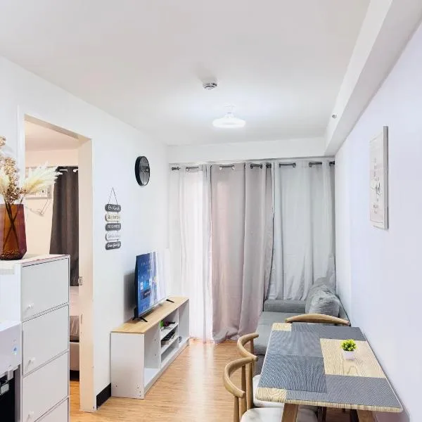 Davao 1BR Condo for 4 with Pool Near SM Lanang and Airport, hotel in Davao City