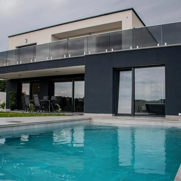 Vila Altura- Luxury Hiltop Retreat with Panoramic View & Teracce, hotel in Rogaška Slatina