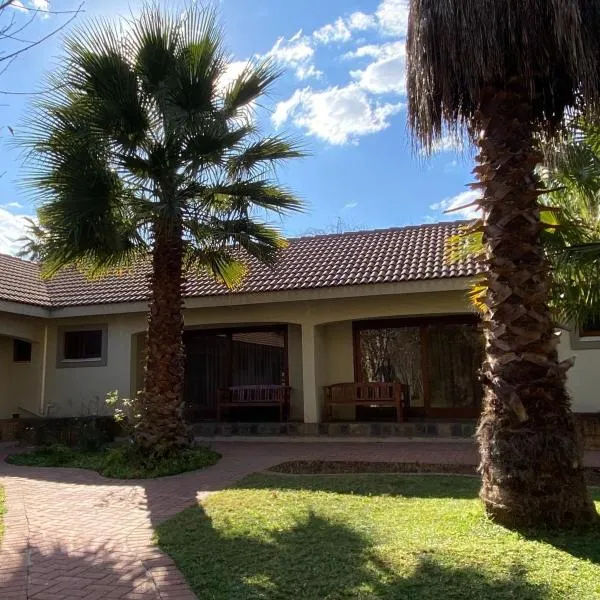 Lakeside Guest House, готель у місті Lichtenburg