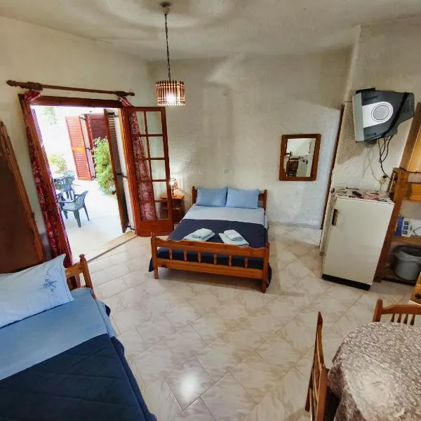 Akrata Golden Beach House, hôtel à Aíyira