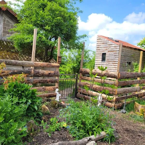 Tiny House La Chevêchette, Hotel in Besson