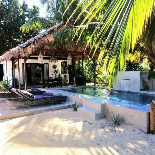 Propriété entière face au lagon, piscine, cuisine & wifi rien que pour vous Le Boraha Beach Lodge 90 m2, hotel in Sainte Marie