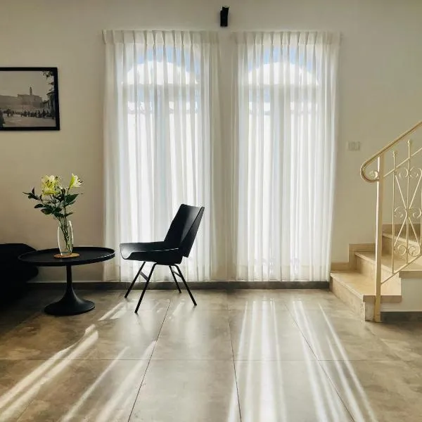 Charming Kosher Private Duplex, Prime City Center, Steps to Machane Yehuda – hotel w Jerozolimie