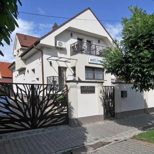 Sió50fok apartmanház, hotel in Siófok