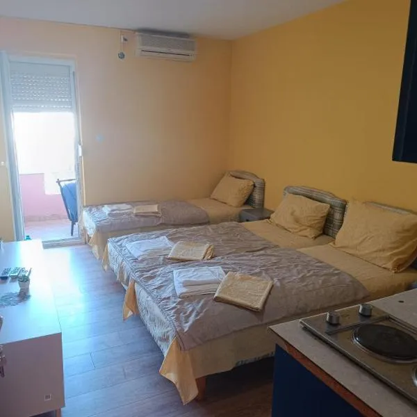 Una Apartments, hotell Budvas