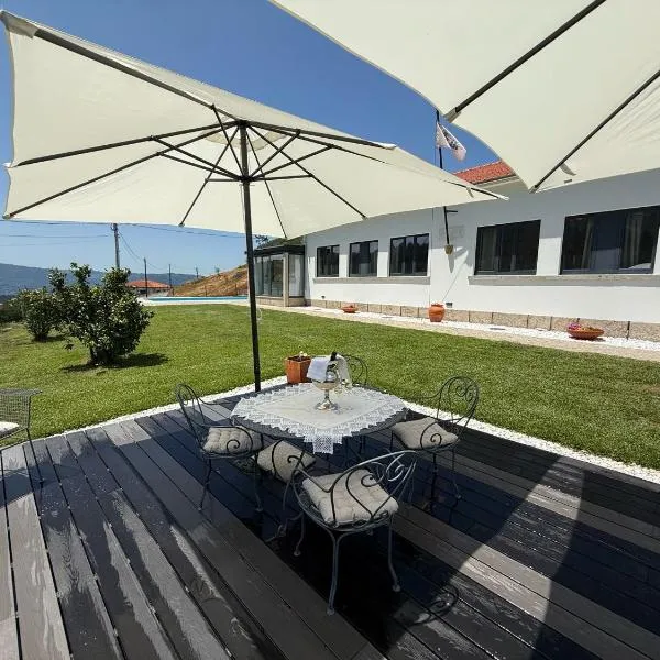 Escola Da Mestra Da Portela Sampriz, hotel in Ponte da Barca