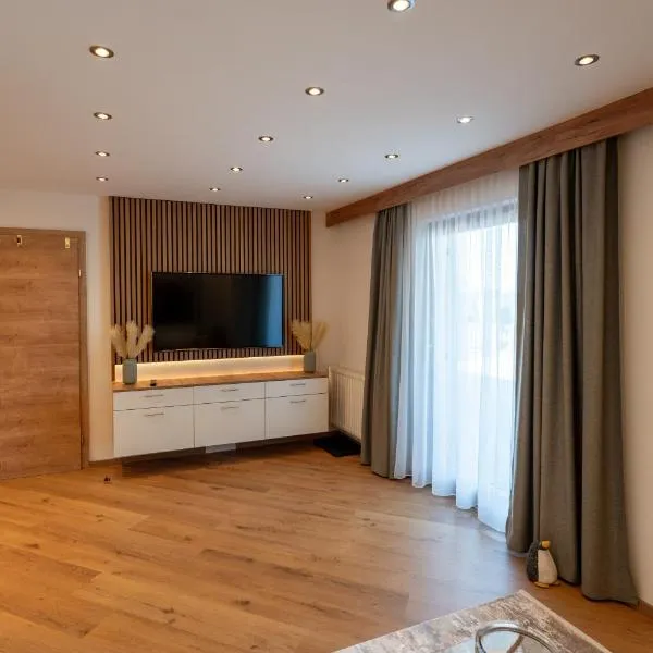 Ferienhaus Holzer, hotel a Egg am Faaker See