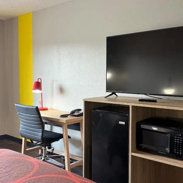 Super 8 by Wyndham Evansville East, hotel in Evansville