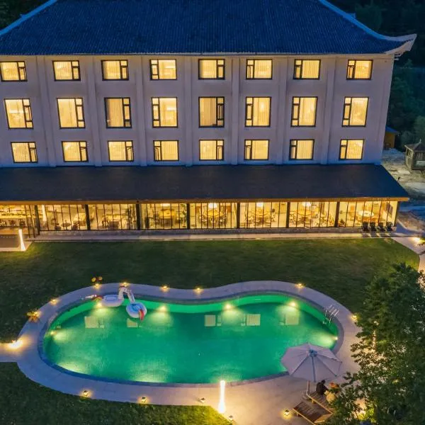 Yunfu Mid Hill Resort Hote, hotel in Honghuaping