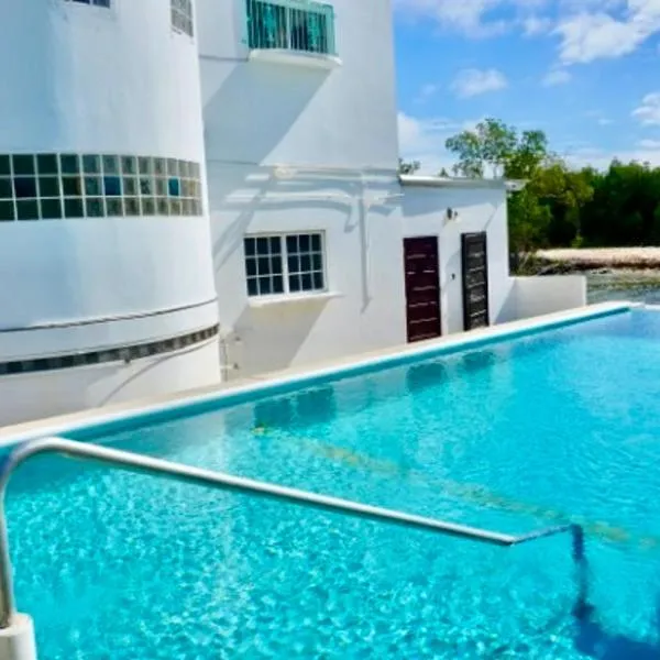 See Belize RELAXING Studio with Sea View Infinity Pool & Overwater Deck, hotel en Ciudad de Belice