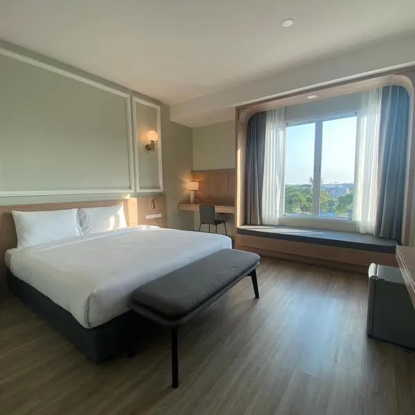 Mayflower Grande Suite Hotel, hotel v destinaci Phitsanulok