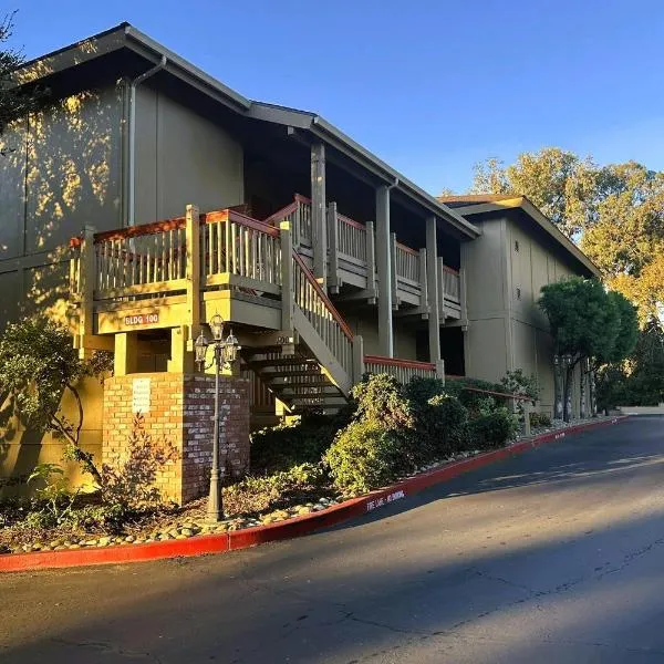 Comfort Inn Monterey Peninsula Airport, hôtel à Monterey