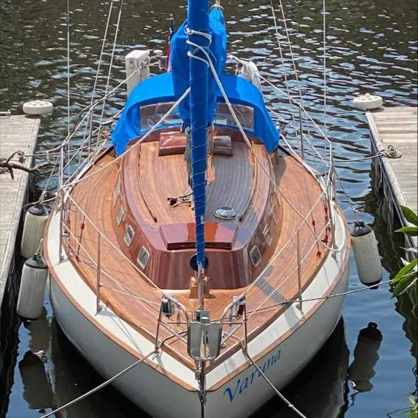 Varuna jachta, hotell i Nida