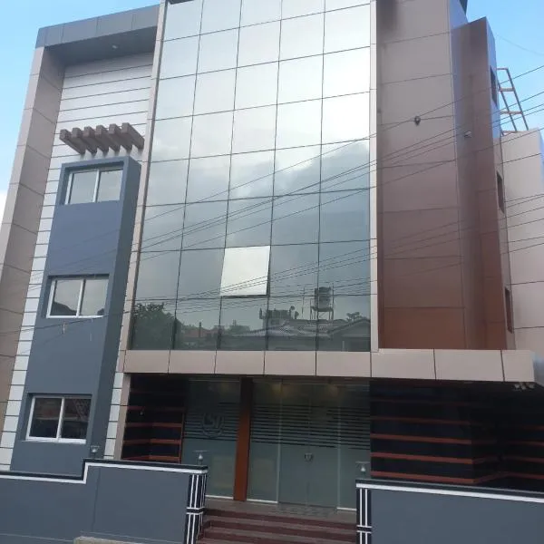 SUROOR Recidency, ξενοδοχείο σε Virajpet