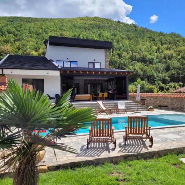 Villa Obednikovski, Ljubojno